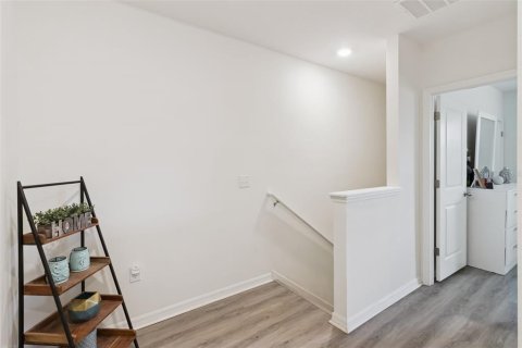 Townhouse in Brandon, Florida 3 bedrooms, 158.58 sq.m. № 2313430 - photo 17