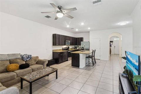 Townhouse in Brandon, Florida 3 bedrooms, 158.58 sq.m. № 2313430 - photo 14