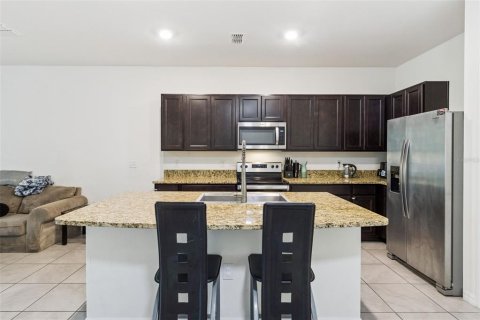 Townhouse in Brandon, Florida 3 bedrooms, 158.58 sq.m. № 2313430 - photo 9