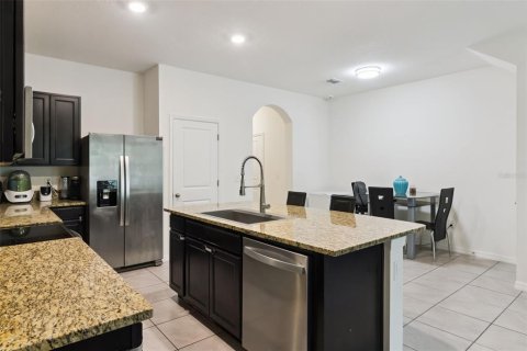 Townhouse in Brandon, Florida 3 bedrooms, 158.58 sq.m. № 2313430 - photo 13
