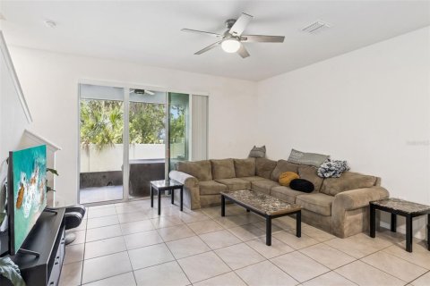 Townhouse in Brandon, Florida 3 bedrooms, 158.58 sq.m. № 2313430 - photo 15