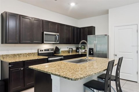 Townhouse in Brandon, Florida 3 bedrooms, 158.58 sq.m. № 2313430 - photo 12