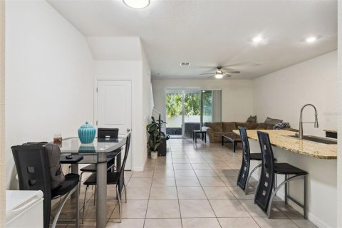 Townhouse in Brandon, Florida 3 bedrooms, 158.58 sq.m. № 2313430 - photo 8