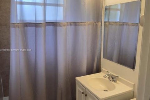 Снять в аренду виллу или дом в Форт-Лодердейл, Флорида 2 спальни, 61.32м2, № 1890037 - фото 9