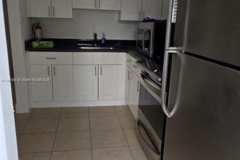 Снять в аренду виллу или дом в Форт-Лодердейл, Флорида 2 спальни, 61.32м2, № 1890037 - фото 4