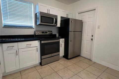 Снять в аренду виллу или дом в Форт-Лодердейл, Флорида 2 спальни, 61.32м2, № 1890037 - фото 7