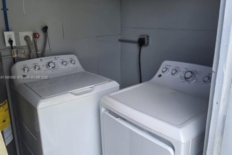 Снять в аренду виллу или дом в Форт-Лодердейл, Флорида 2 спальни, 61.32м2, № 1890037 - фото 6