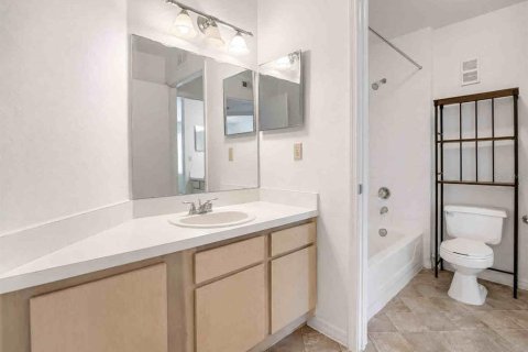 Condo in Orlando, Florida, 3 bedrooms № 2094983 - photo 18