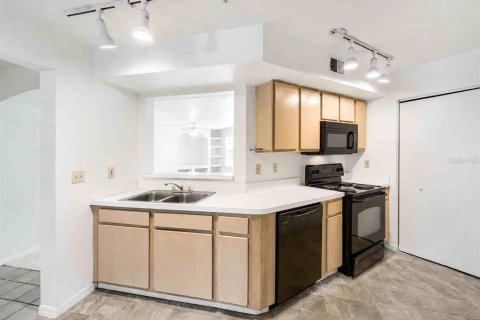 Condo in Orlando, Florida, 3 bedrooms № 2094983 - photo 12