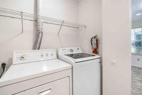 Condo in Orlando, Florida, 3 bedrooms № 2094983 - photo 20