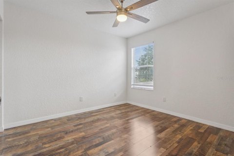 House in Oxford, Florida 4 bedrooms, 177.44 sq.m. № 2379196 - photo 15