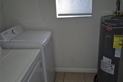 Villa ou maison à louer à Miami, Floride: 3 chambres, 221.11 m2 № 2024233 - photo 10