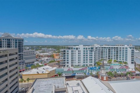 Condo in Sarasota, Florida, 2 bedrooms  № 1721411 - photo 24