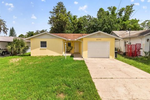 House in New Port Richey, Florida 2 bedrooms, 98.48 sq.m. № 2322844