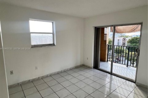 Apartamento en alquiler en Miami, Florida, 3 dormitorios, 95.13 m2 № 2025465 - foto 9