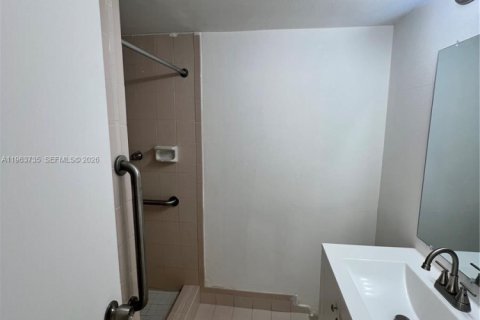 Apartamento en alquiler en Miami, Florida, 3 dormitorios, 95.13 m2 № 2025465 - foto 15