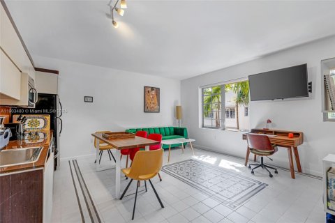 Condominio en alquiler en Miami Beach, Florida, 1 dormitorio, 54.81 m2 № 1954749 - foto 1