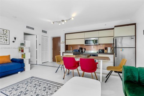 Condominio en alquiler en Miami Beach, Florida, 1 dormitorio, 54.81 m2 № 1954749 - foto 2