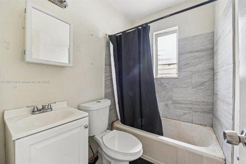 Villa ou maison à vendre à Miami, Floride: 2 chambres, 72 m2 № 1945185 - photo 16