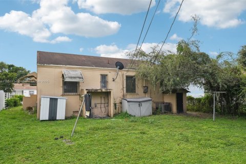 Villa ou maison à vendre à Miami, Floride: 2 chambres, 72 m2 № 1945185 - photo 19