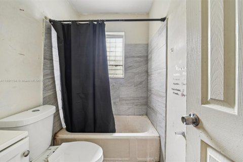 Villa ou maison à vendre à Miami, Floride: 2 chambres, 72 m2 № 1945185 - photo 17