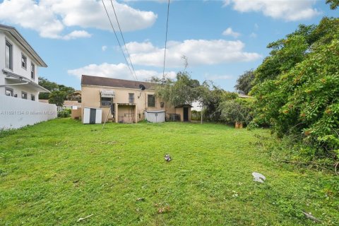 Villa ou maison à vendre à Miami, Floride: 2 chambres, 72 m2 № 1945185 - photo 21