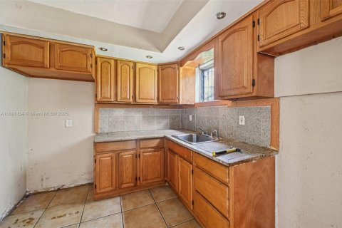 Villa ou maison à vendre à Miami, Floride: 2 chambres, 72 m2 № 1945185 - photo 11