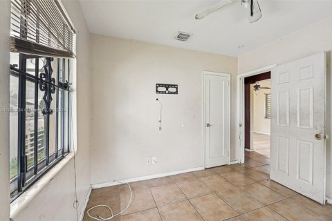Villa ou maison à vendre à Miami, Floride: 2 chambres, 72 m2 № 1945185 - photo 15