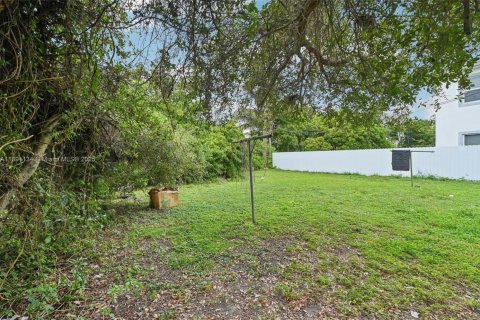 Villa ou maison à vendre à Miami, Floride: 2 chambres, 72 m2 № 1945185 - photo 23
