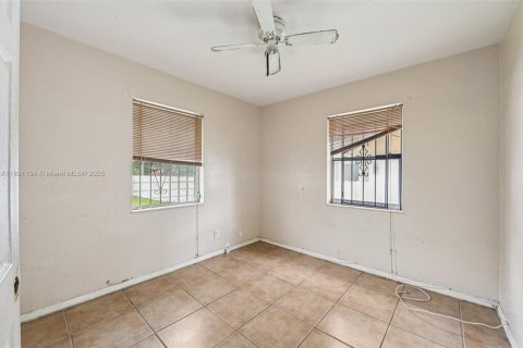 Villa ou maison à vendre à Miami, Floride: 2 chambres, 72 m2 № 1945185 - photo 13