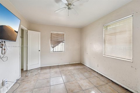 Villa ou maison à vendre à Miami, Floride: 2 chambres, 72 m2 № 1945185 - photo 18