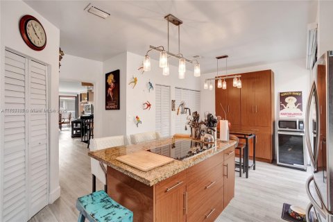 Townhouse in Aventura, Florida 4 bedrooms, 245.82 sq.m. № 2055258 - photo 5