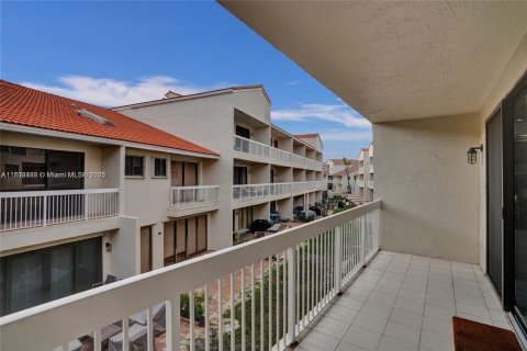 Townhouse in Aventura, Florida 4 bedrooms, 245.82 sq.m. № 2055258 - photo 7