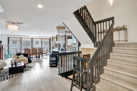 Townhouse in Aventura, Florida 4 bedrooms, 245.82 sq.m. № 2055258