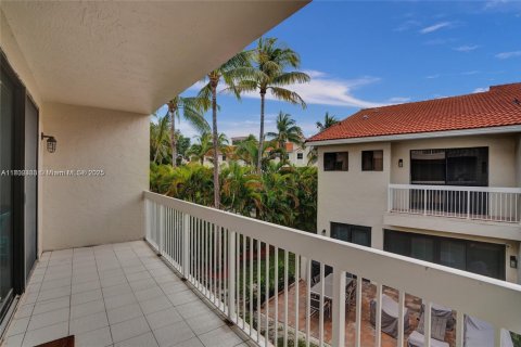 Townhouse in Aventura, Florida 4 bedrooms, 245.82 sq.m. № 2055258 - photo 6