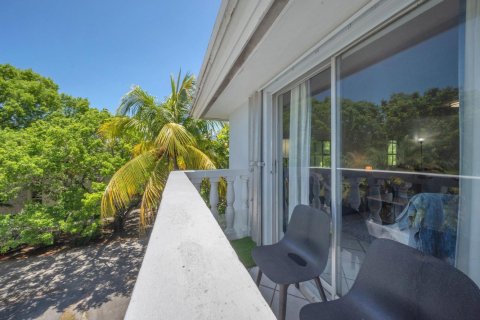Condo in Miami, Florida, 2 bedrooms  № 2249761 - photo 22