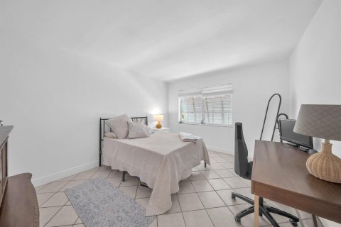 Condo in Miami, Florida, 2 bedrooms  № 2249761 - photo 15