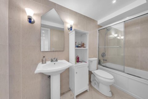 Condo in Miami, Florida, 2 bedrooms  № 2249761 - photo 20