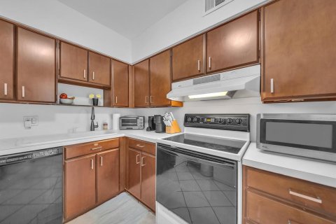 Condo in Miami, Florida, 2 bedrooms  № 2249761 - photo 12