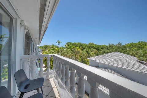 Condo in Miami, Florida, 2 bedrooms  № 2249761 - photo 23