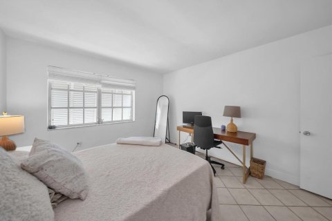 Condo in Miami, Florida, 2 bedrooms  № 2249761 - photo 16