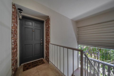 Condo in Miami, Florida, 2 bedrooms  № 2249761 - photo 3