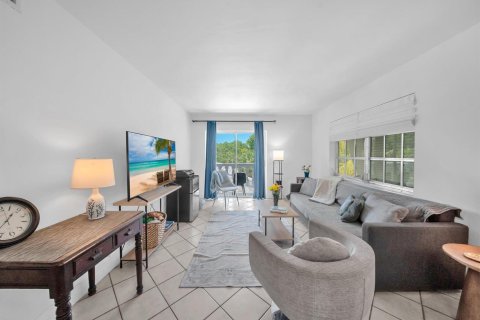 Condo in Miami, Florida, 2 bedrooms  № 2249761 - photo 6