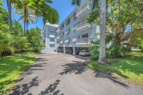 Condo in Miami, Florida, 2 bedrooms  № 2249761 - photo 2