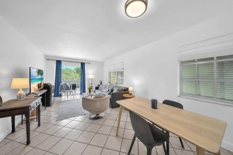 Condo in Miami, Florida, 2 bedrooms  № 2249761 - photo 5
