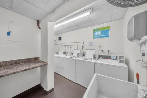 Condo in Miami, Florida, 2 bedrooms  № 2249761 - photo 27