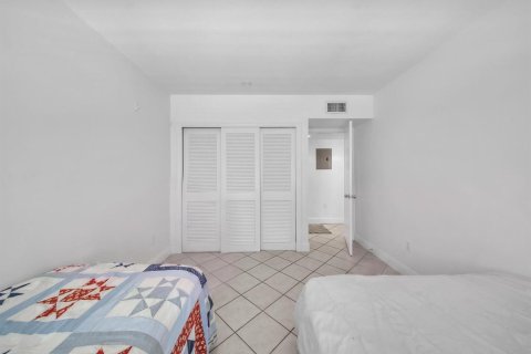 Condo in Miami, Florida, 2 bedrooms  № 2249761 - photo 19