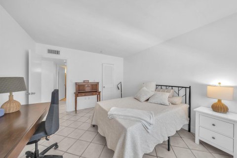 Condo in Miami, Florida, 2 bedrooms  № 2249761 - photo 17