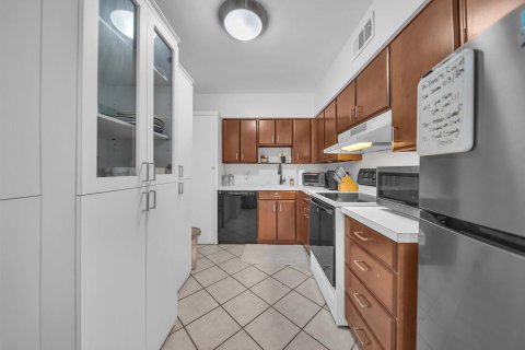 Condo in Miami, Florida, 2 bedrooms  № 2249761 - photo 10