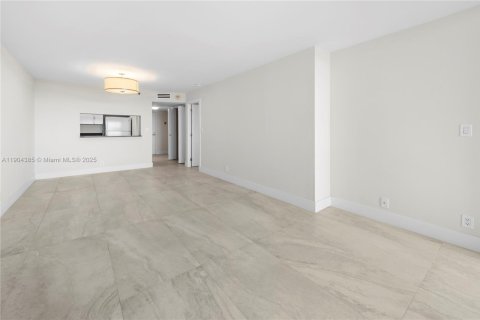 Снять в аренду кондоминиум в Майами-Бич, Флорида 1 спальня, 78.78м2, № 1956487 - фото 30